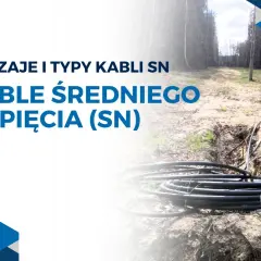 Zwijane kable średniego napięcia (SN) czekają na ułożenie w wykopie.