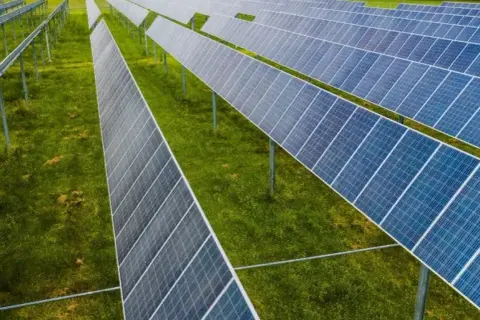 Ile zarobisz na dzierżawie pola pod fotowoltaikę? Stawki 2025