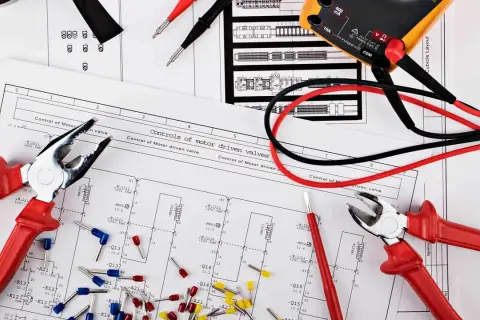 Wymiana instalacji elektrycznej: Koszt, cennik i jak nie przepłacić