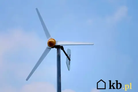 Ile kosztuje przydomowa elektrownia wiatrowa? Sprawdź ceny 2025