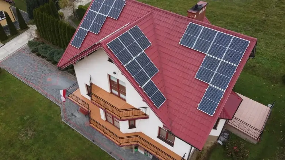 Instalacja fotowoltaiczna na dachu domu