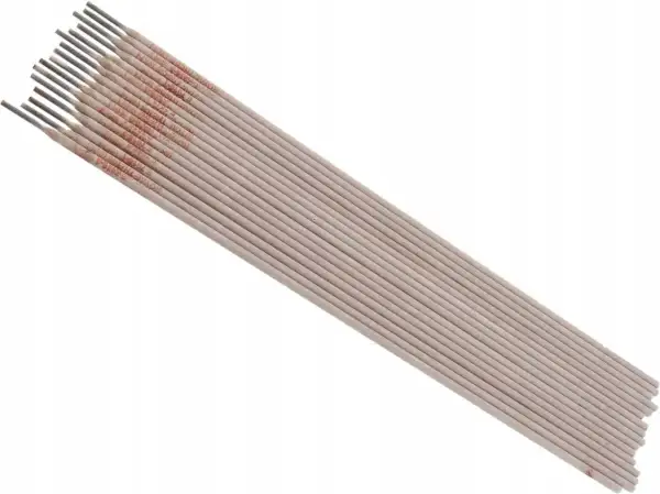 Kilkanaście elektrod spawalniczych, każda z oznaczeniem "ROYAL E 7018-4".