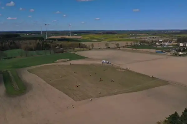 Ostrów Wielkopolski: Gigantyczna farma fotowoltaiczna R. Power zmienia energetykę